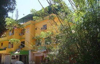 Colva Tavern Buitenkant foto